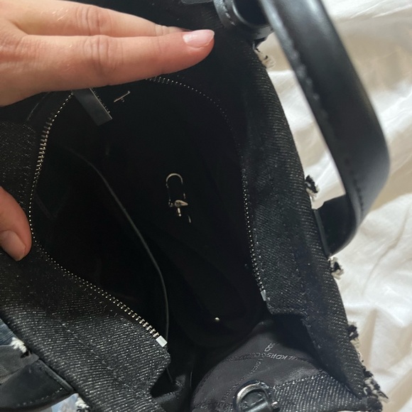 used like new mk bag crossbody - Picture 4 of 4